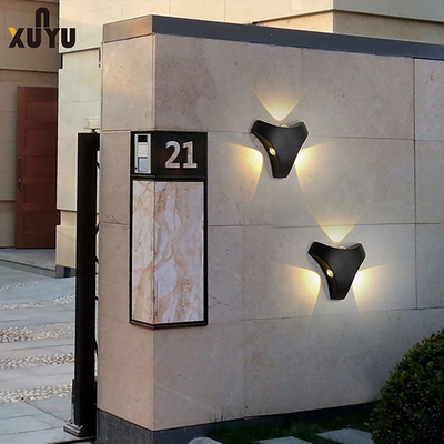สามเหลี่ยมสีดำ 9W โคมไฟติดผนังกลางแจ้งป้องกันการกัดกร่อนไม่ซ้ำกัน Luminous